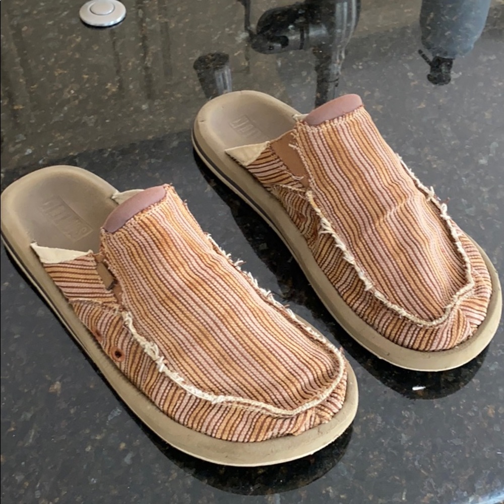 Sanuk slip ons SZ 11.5 ready to go to the beach